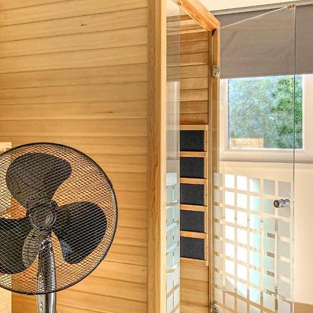 Cozy Home In Heinkenszand With Sauna Екстер'єр фото